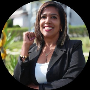 Sharon Cáseres