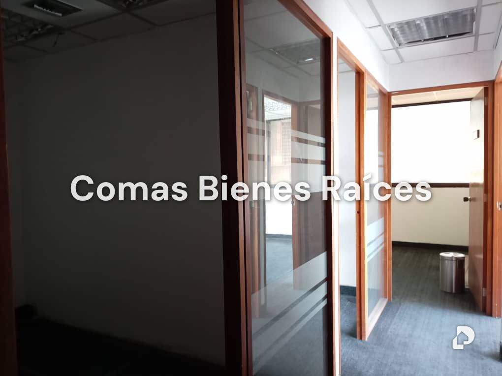 Oficina en Los Cortijos de Lourdes, Caracas