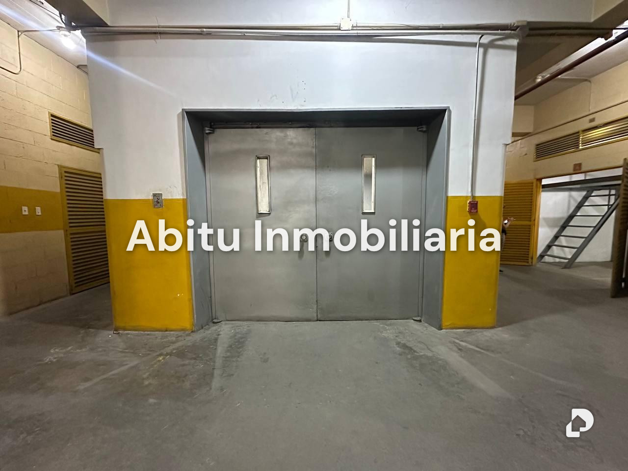 Local comercial en Los Cortijos de Lourdes, Caracas