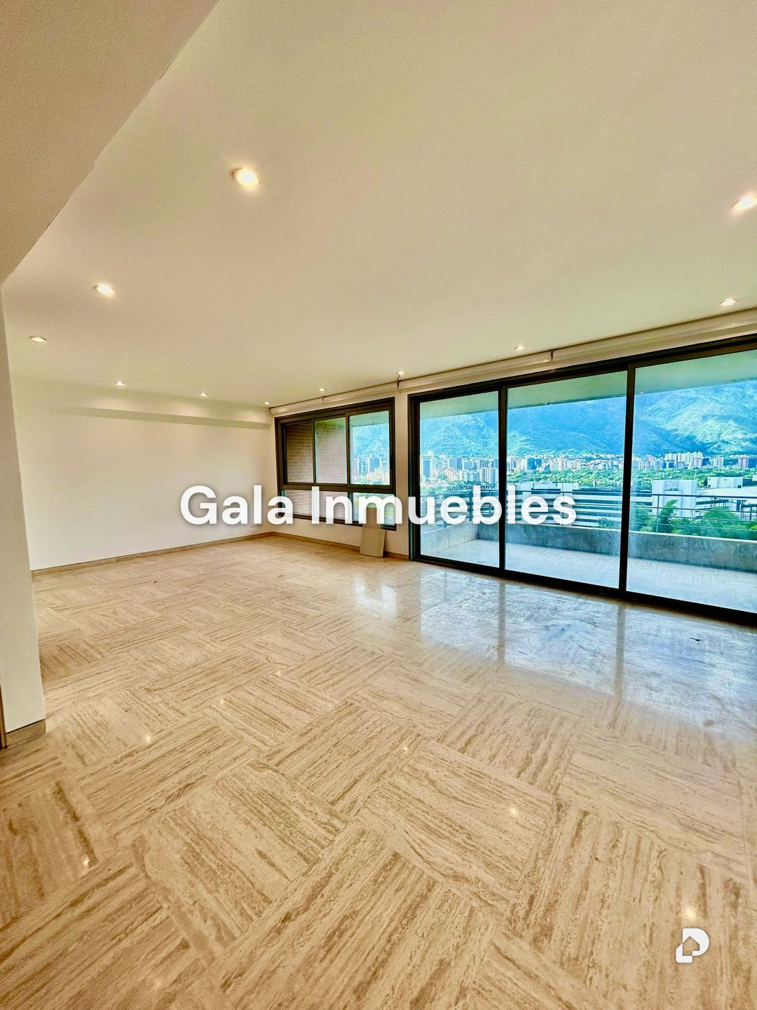 Apartamento en Lomas de Las Mercedes, Caracas