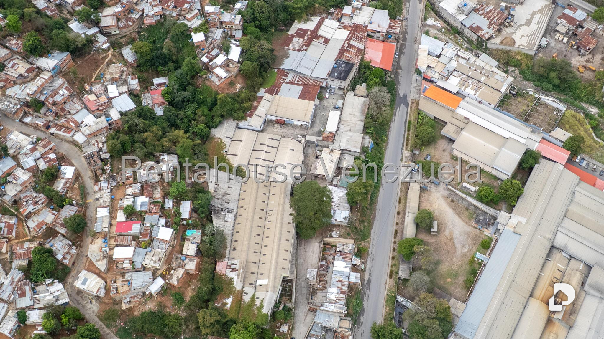 Local comercial en Parque Caiza, Caracas