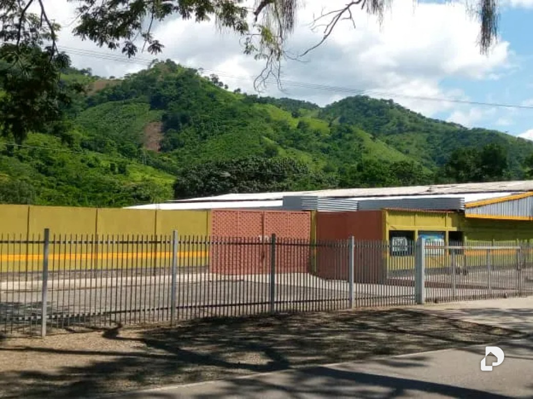 Galpón en Morón, Alpargatón