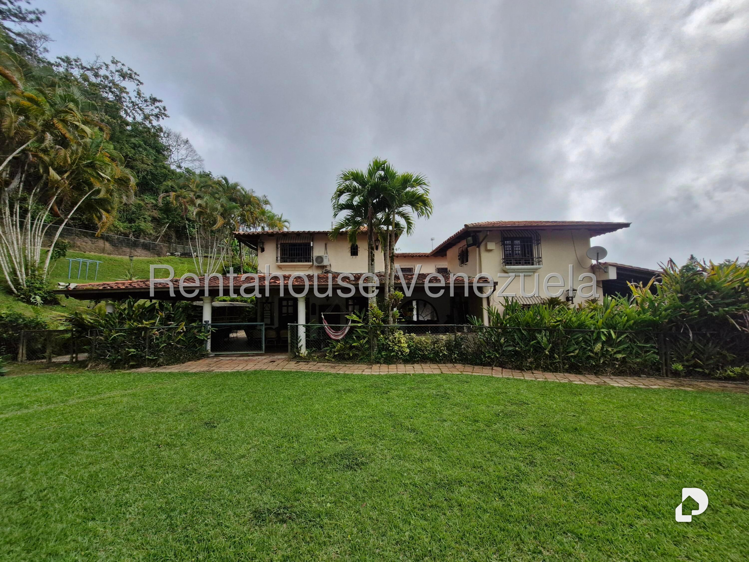 Casa en La Lagunita Country Club, Caracas