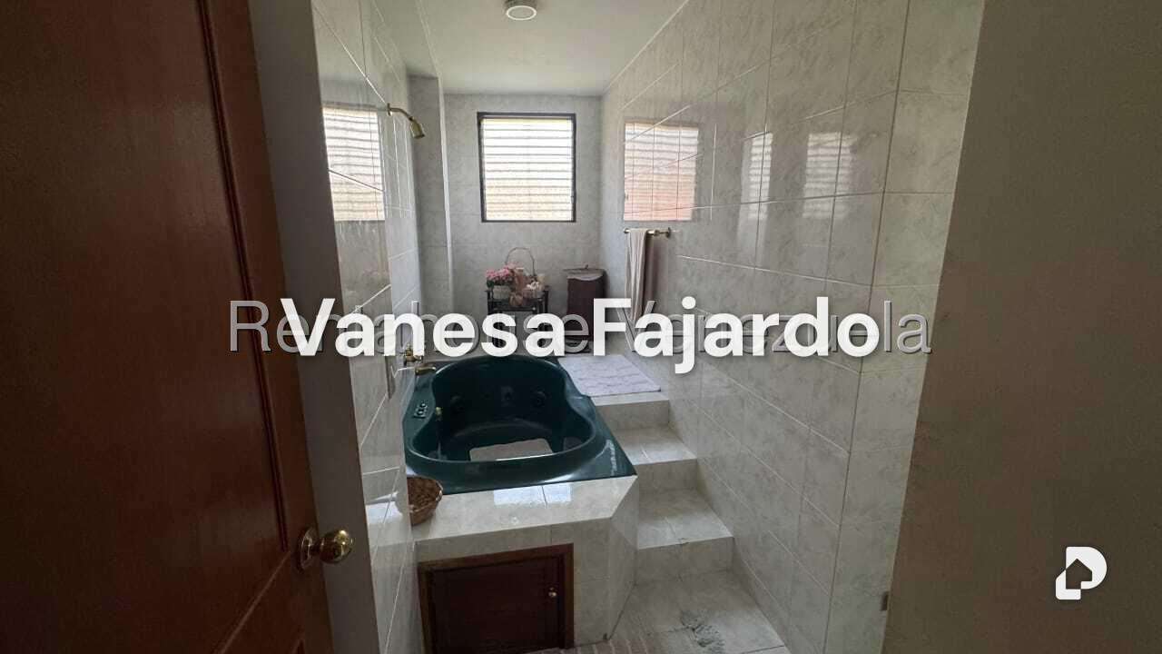 Casa en Colinas del Tamanaco, Caracas – 9