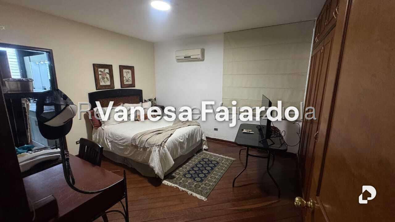 Casa en Colinas del Tamanaco, Caracas – 28