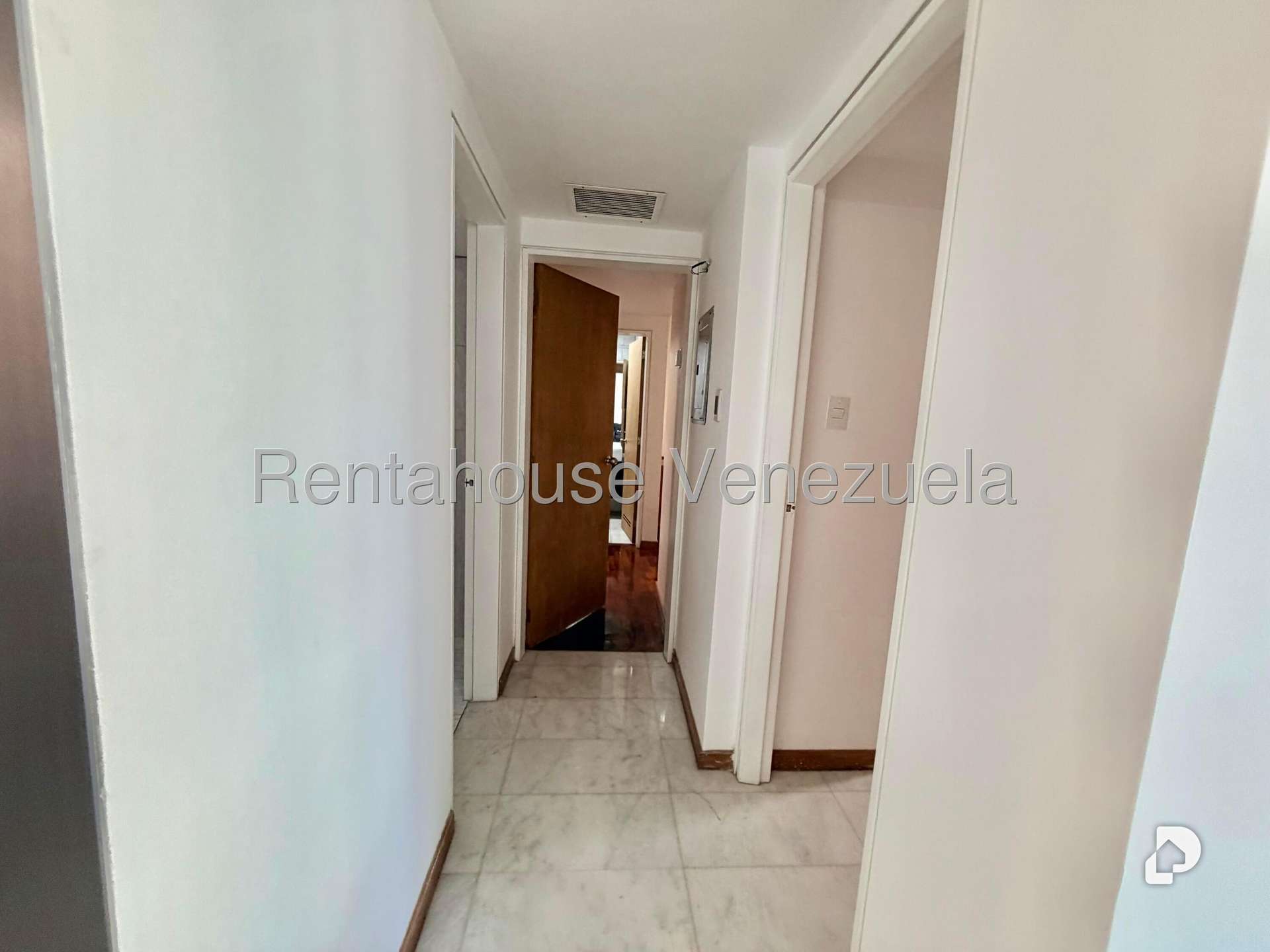 Apartamento en El Rosal, Caracas – 24