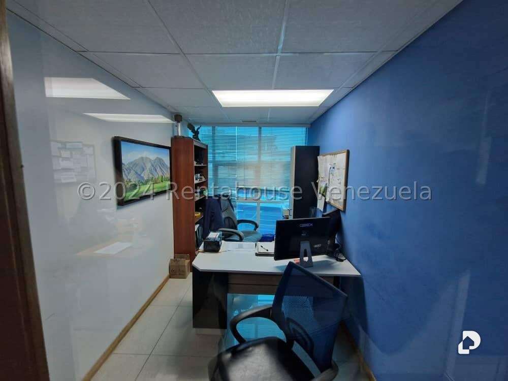 Building in Los Dos Caminos, Caracas – 25
