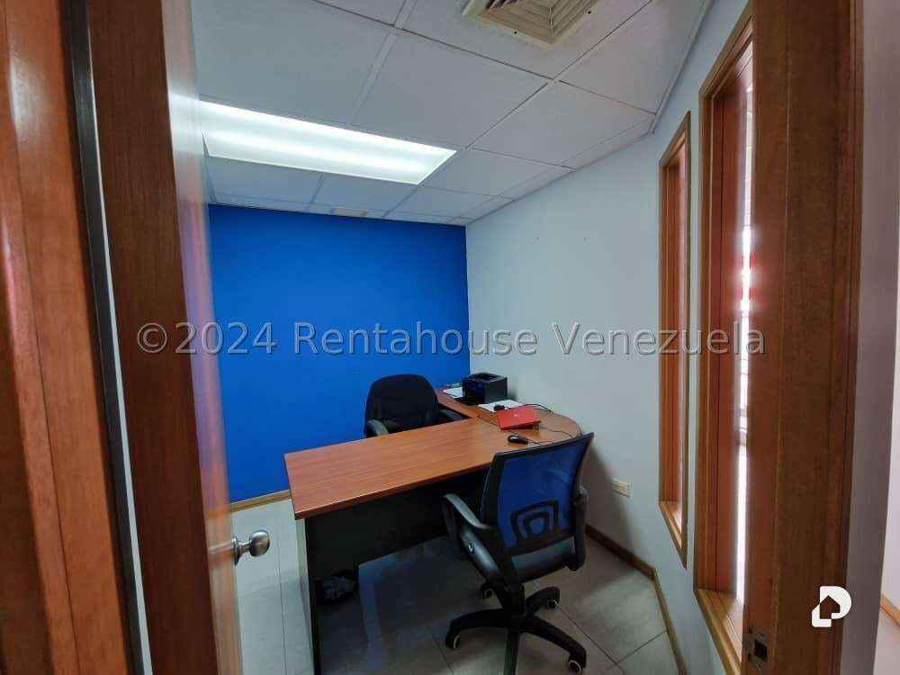 Building in Los Dos Caminos, Caracas – 31