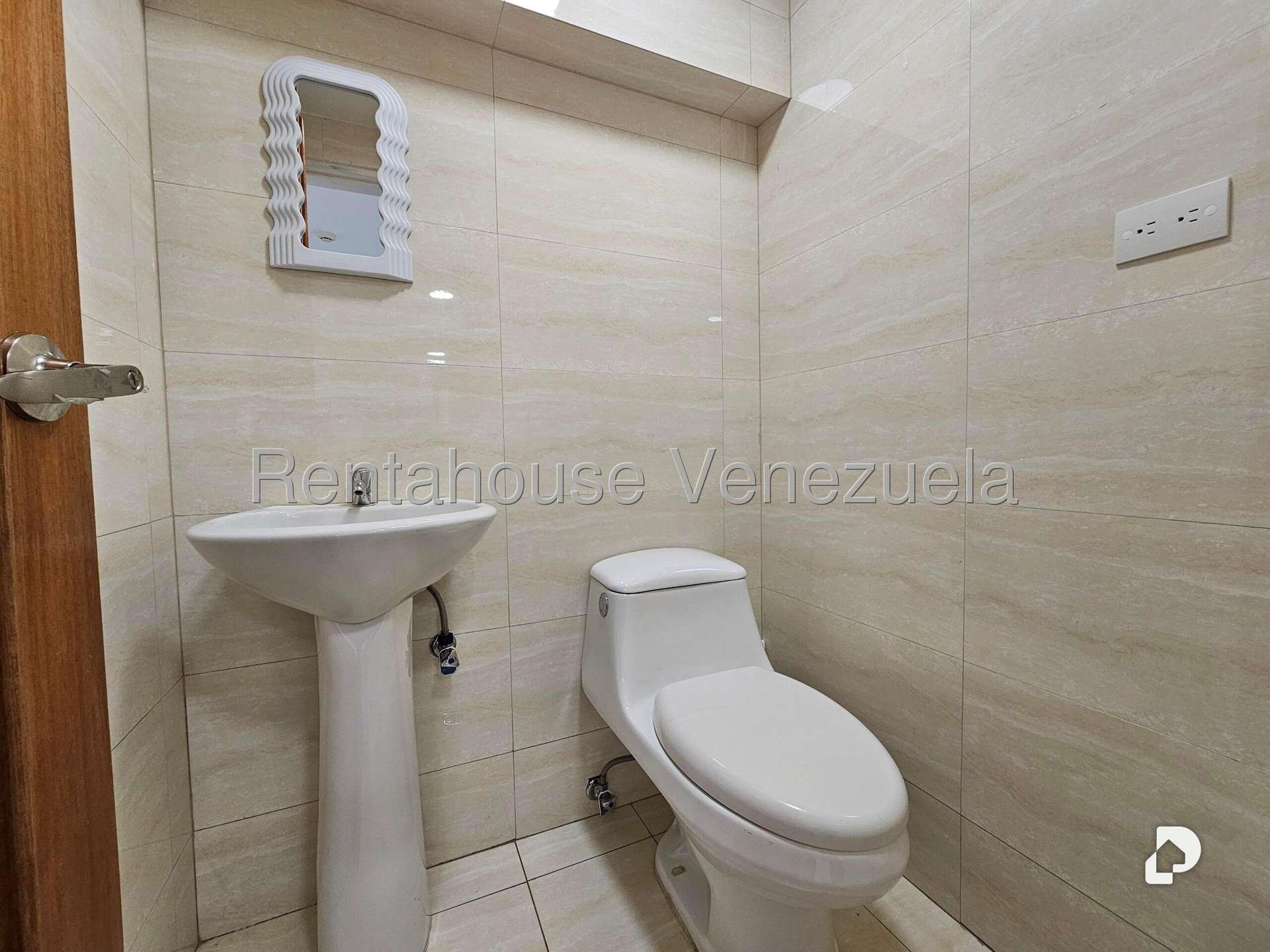 Local comercial en Santa Eduvigis, Caracas – 13