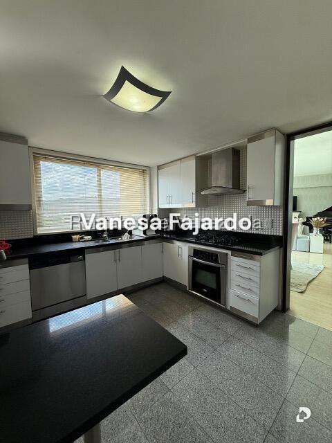 Apartamento en Las Mesetas de Santa Rosa de Lima, Caracas – 2