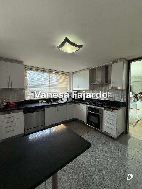 Apartamento en Las Mesetas de Santa Rosa de Lima, Caracas – 3