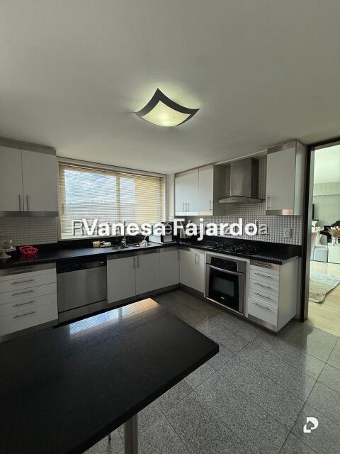 Apartamento en Las Mesetas de Santa Rosa de Lima, Caracas – 3