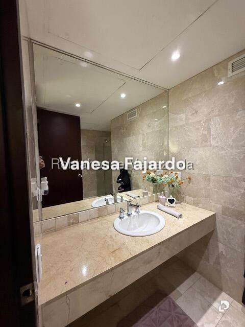 Apartamento en Las Mesetas de Santa Rosa de Lima, Caracas – 13