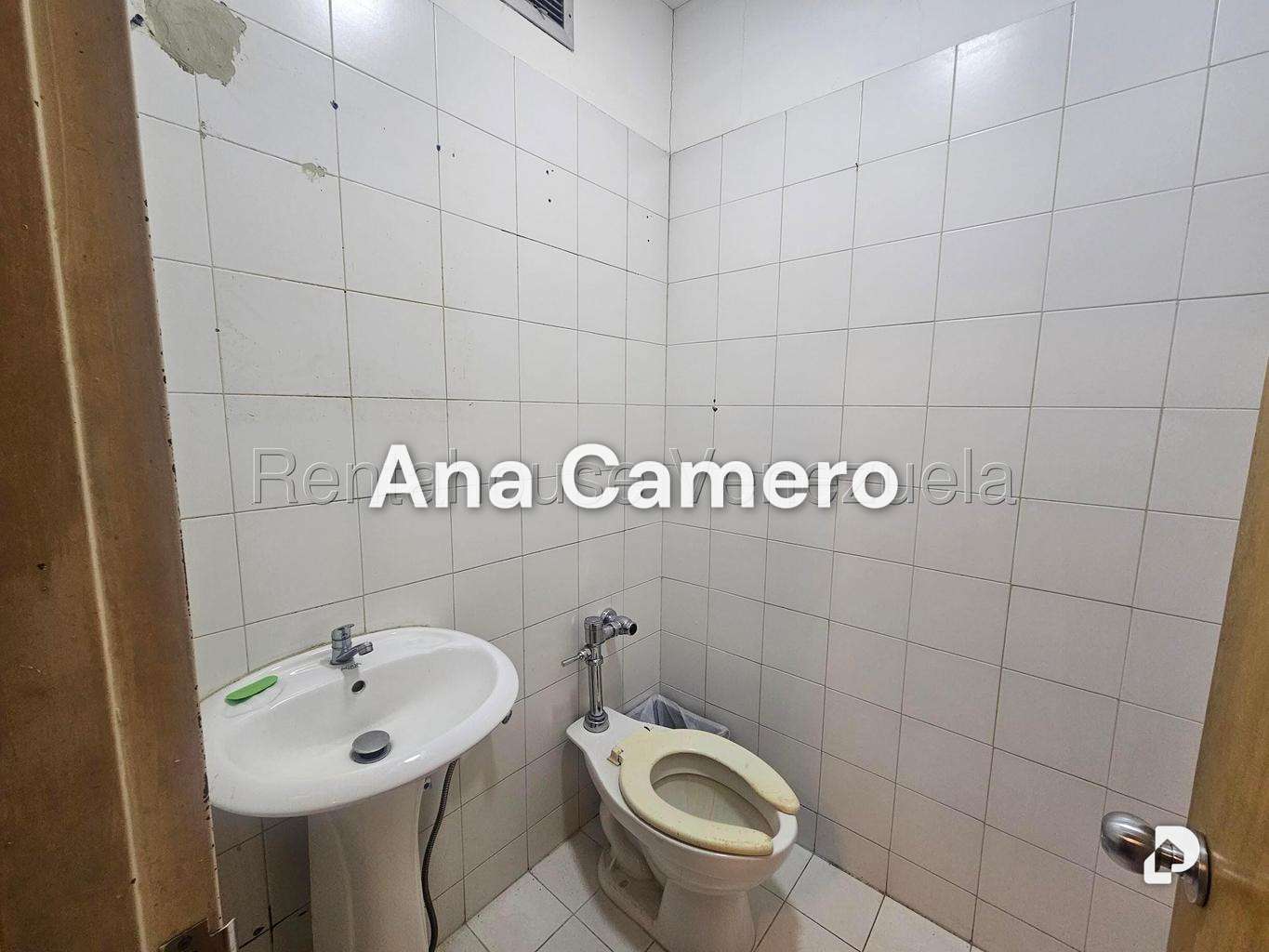 Local comercial en El Cafetal, Caracas – 11