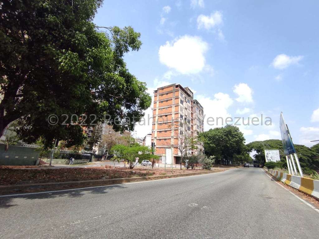 Apartment in Chuao, Caracas - 1