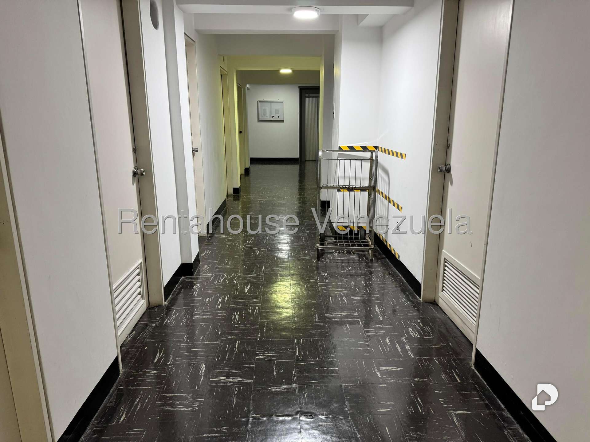 Apartamento en Santa Rosa de Lima, Caracas – 28