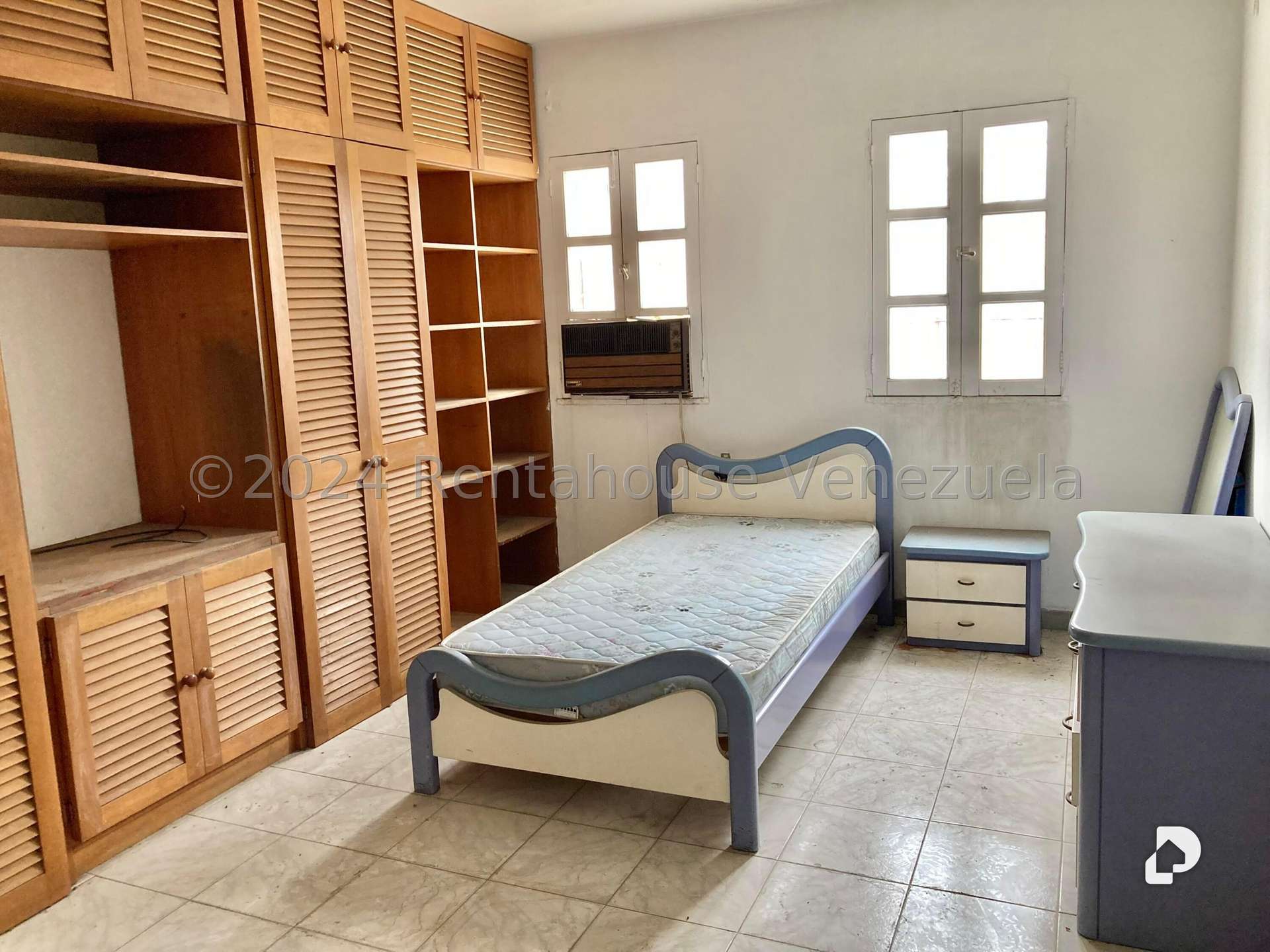 Local comercial en El Paraíso, Caracas – 24
