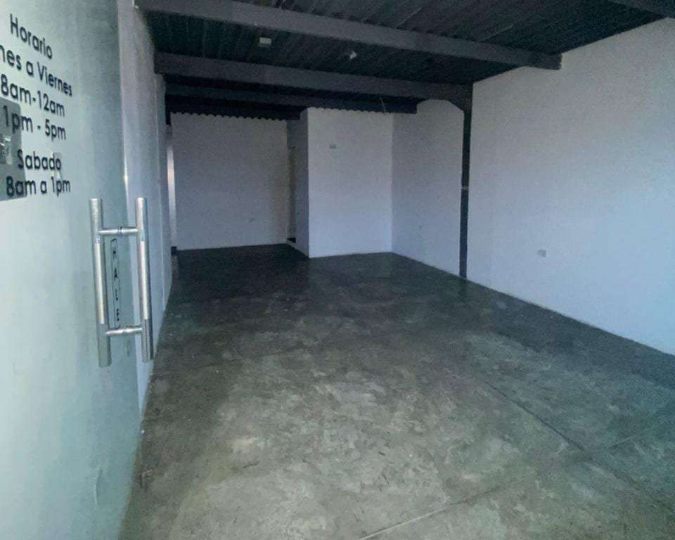 Local comercial en Palmera Plaza Calle Santa Barbara, Cabudare - 1