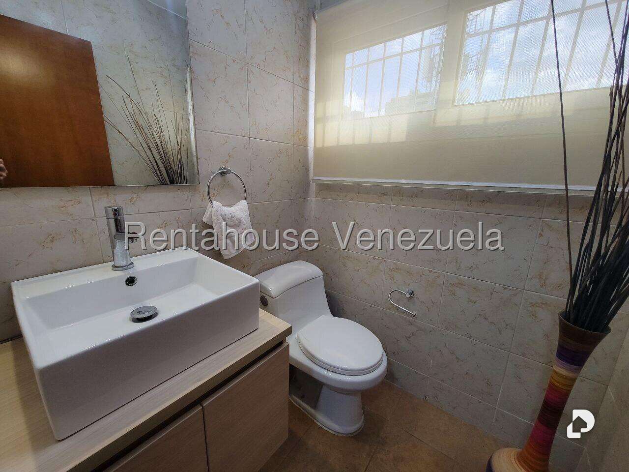 Edificio en Puente Hierro, Caracas – 26