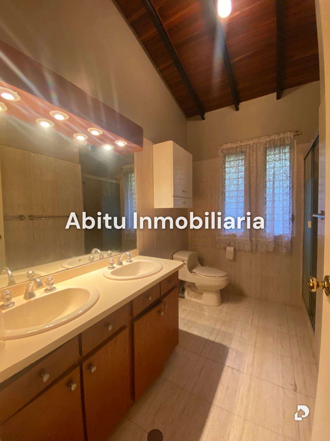 Casa en Alto Hatillo, Caracas – 14