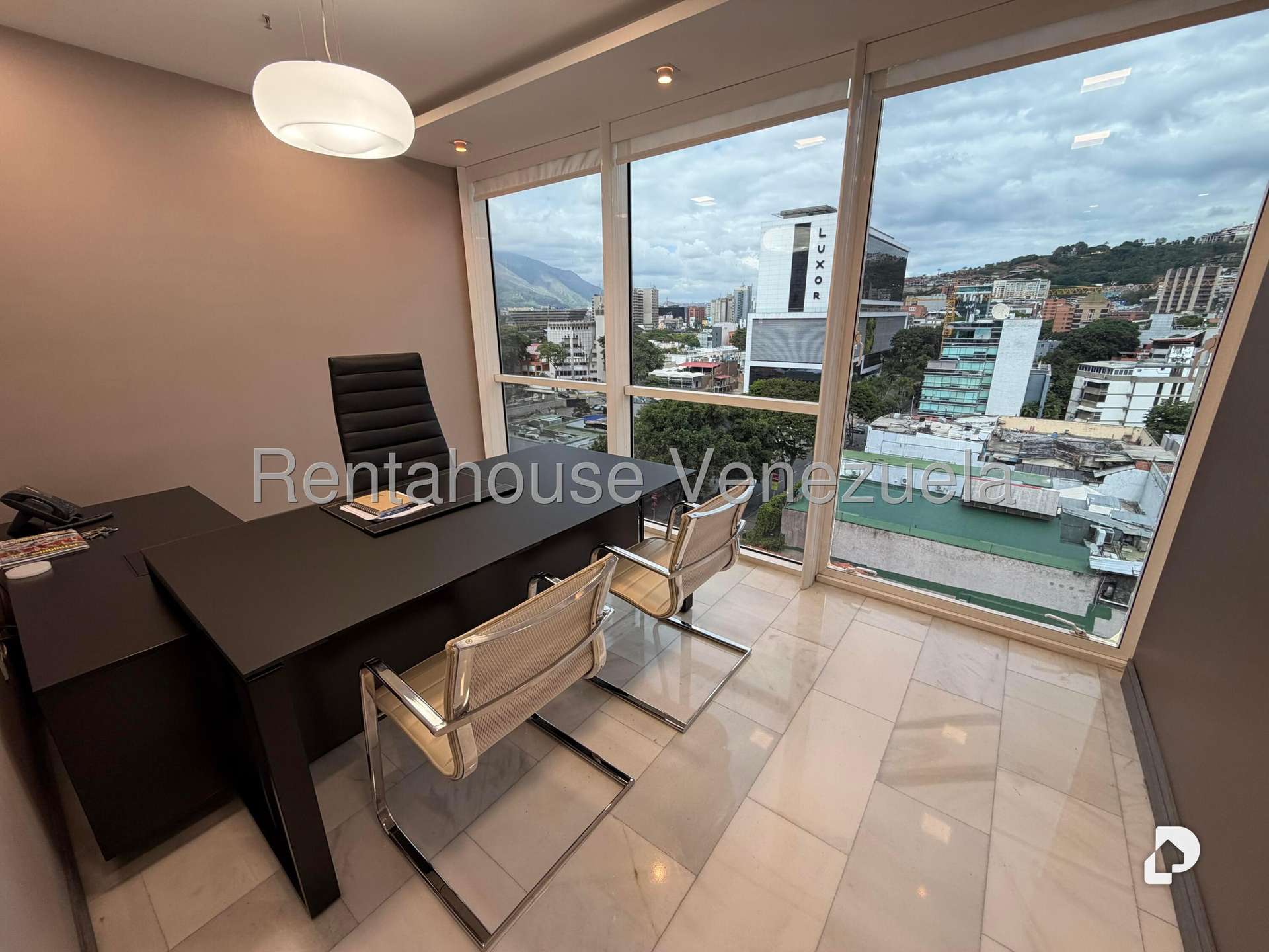 Oficina en Las Mercedes, Caracas – 4