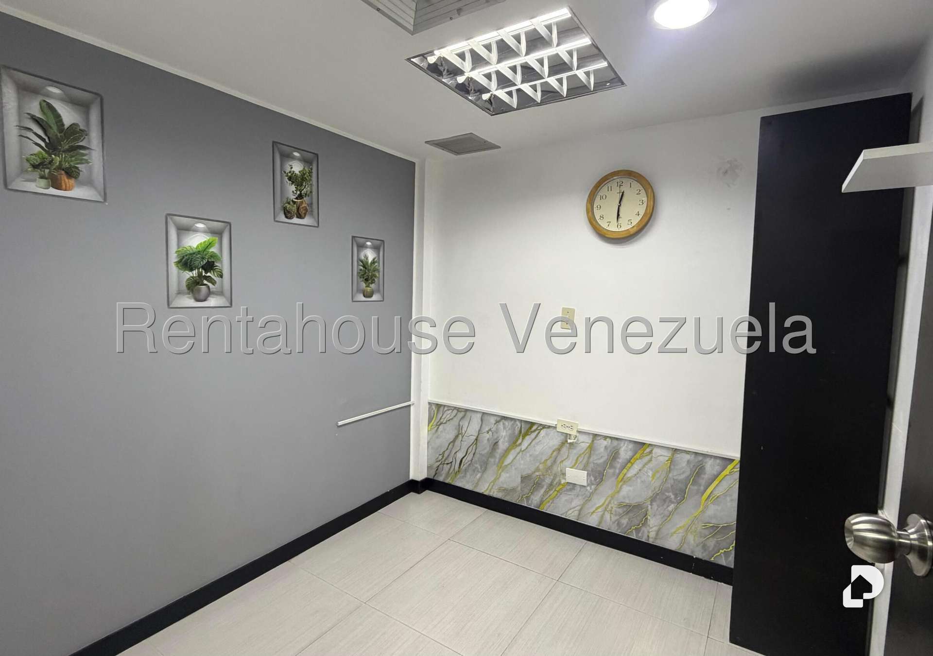Local comercial en San Bernardino, Caracas – 24