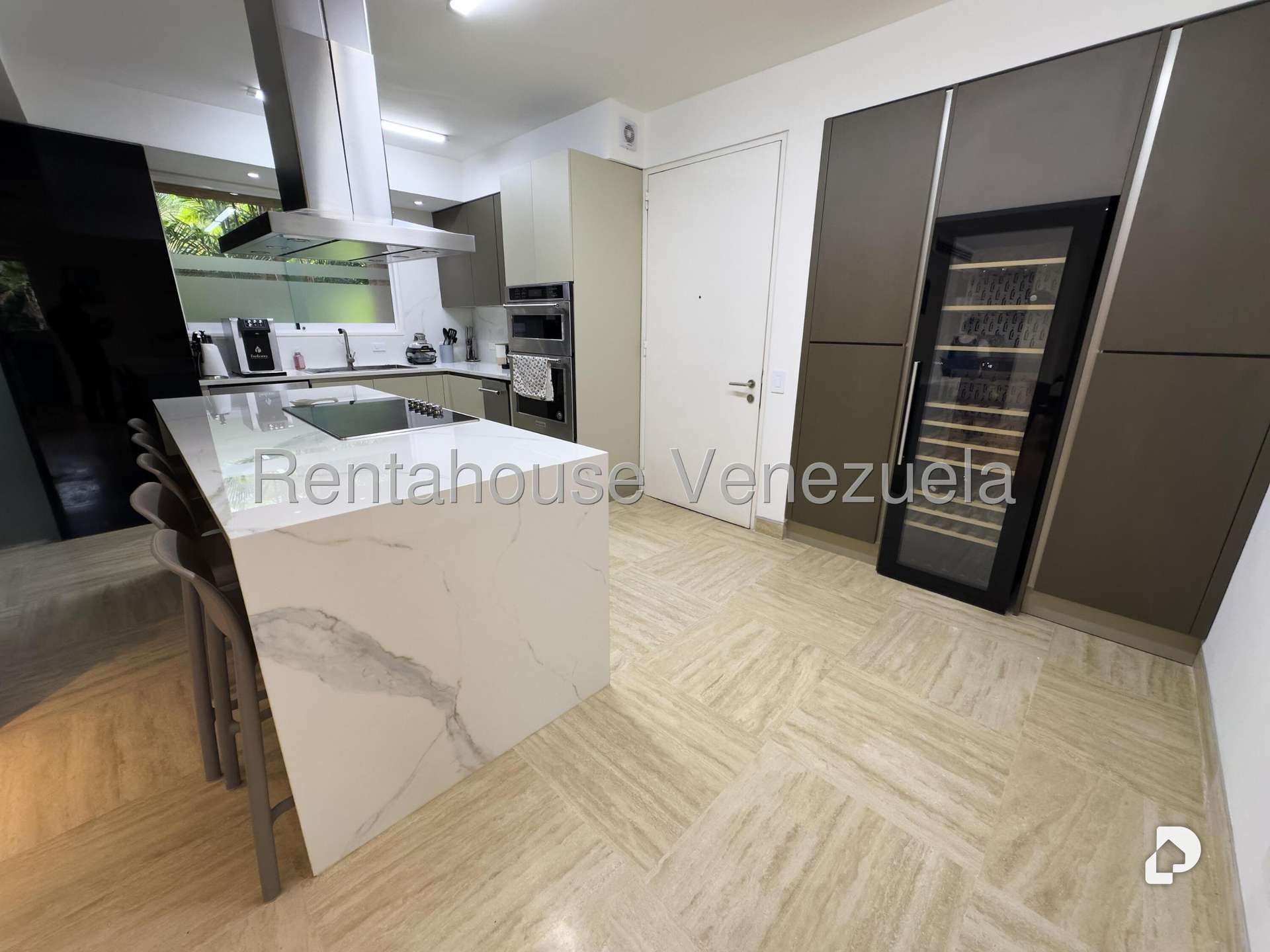 Apartamento en Campo Alegre, Caracas – 24