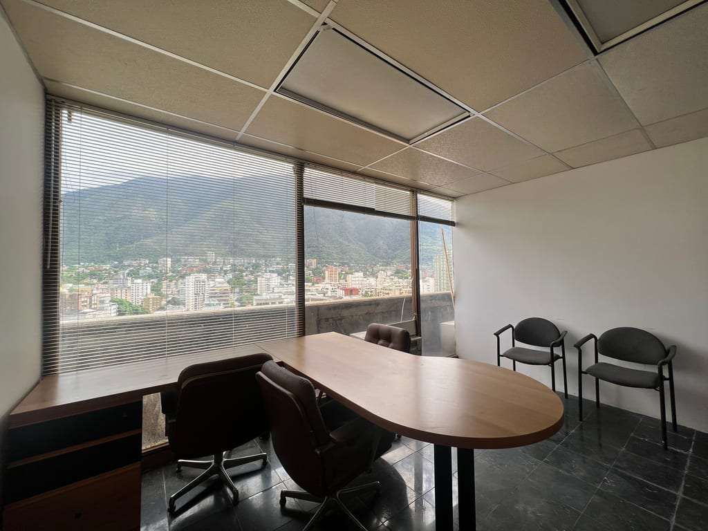 Oficina en Los Palos Grandes, Caracas - 1