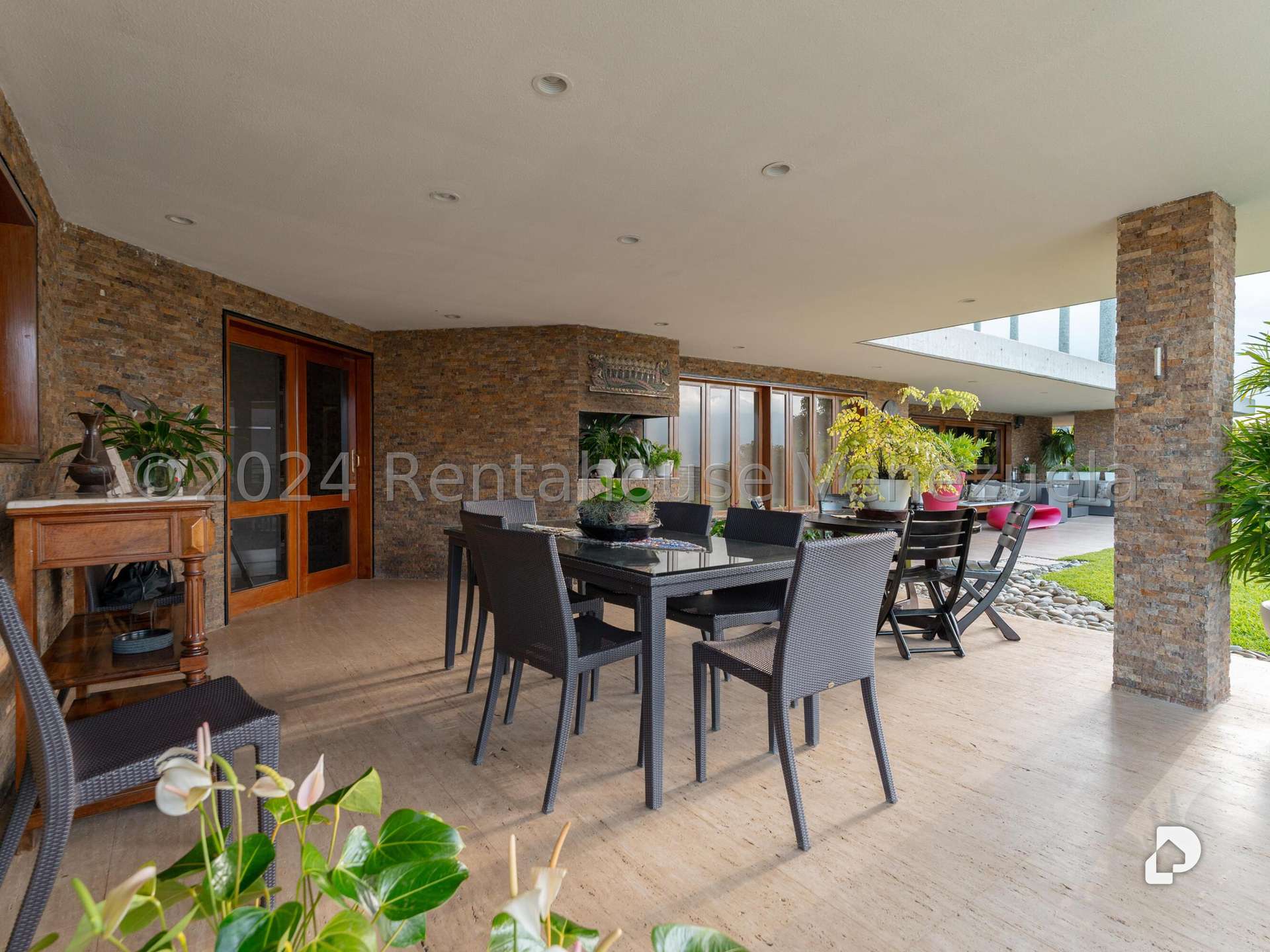 Casa en Cerro Verde, Caracas – 24