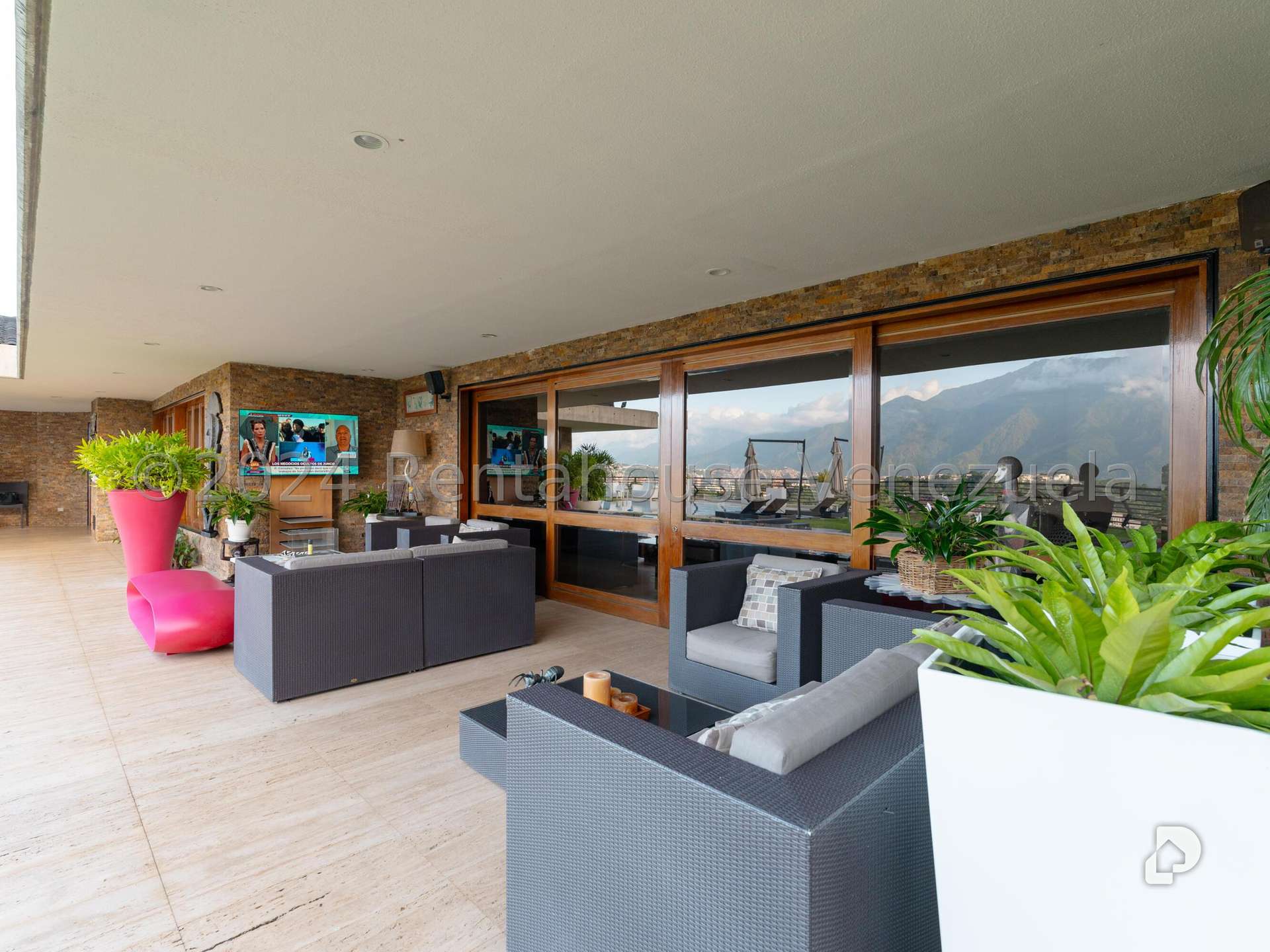 Casa en Cerro Verde, Caracas – 27