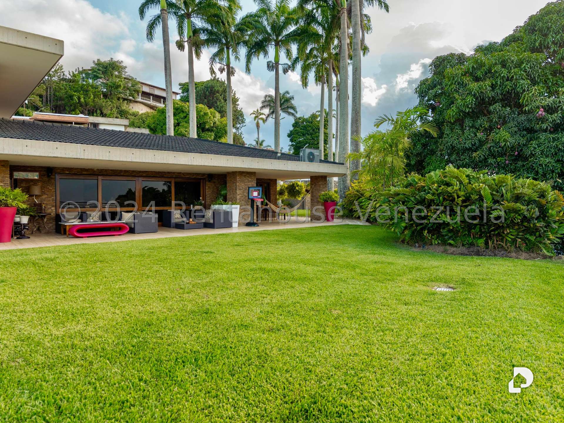 Casa en Cerro Verde, Caracas – 19