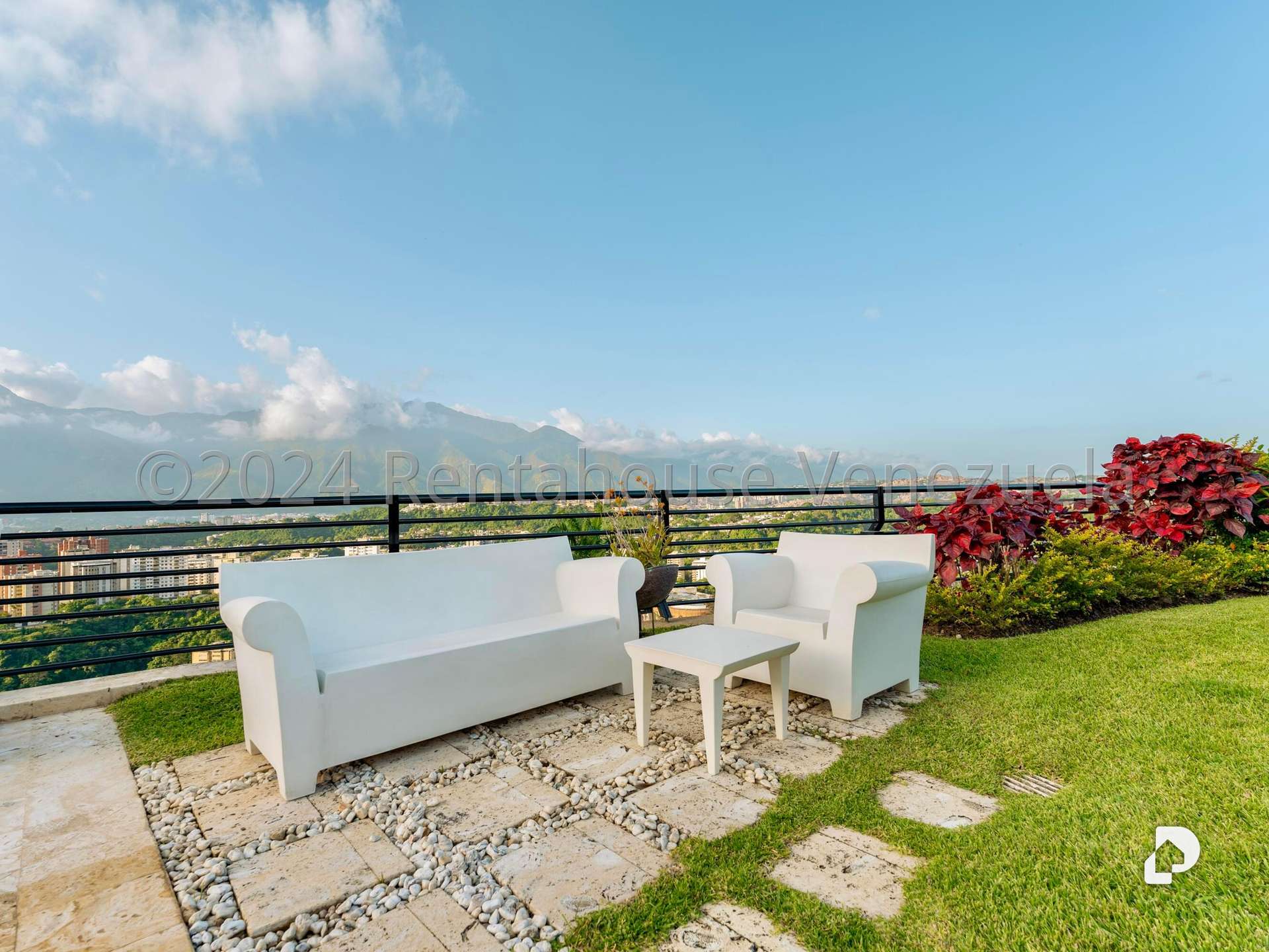 Casa en Cerro Verde, Caracas – 18