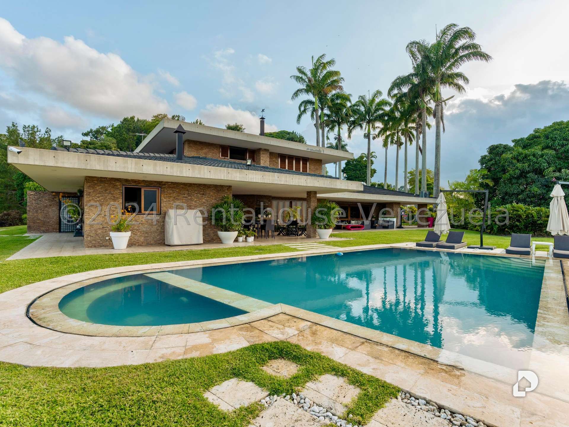 Casa en Cerro Verde, Caracas – 13