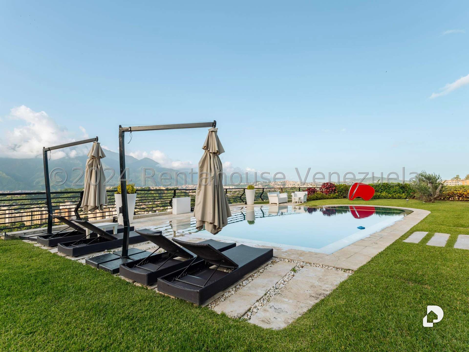Casa en Cerro Verde, Caracas – 11
