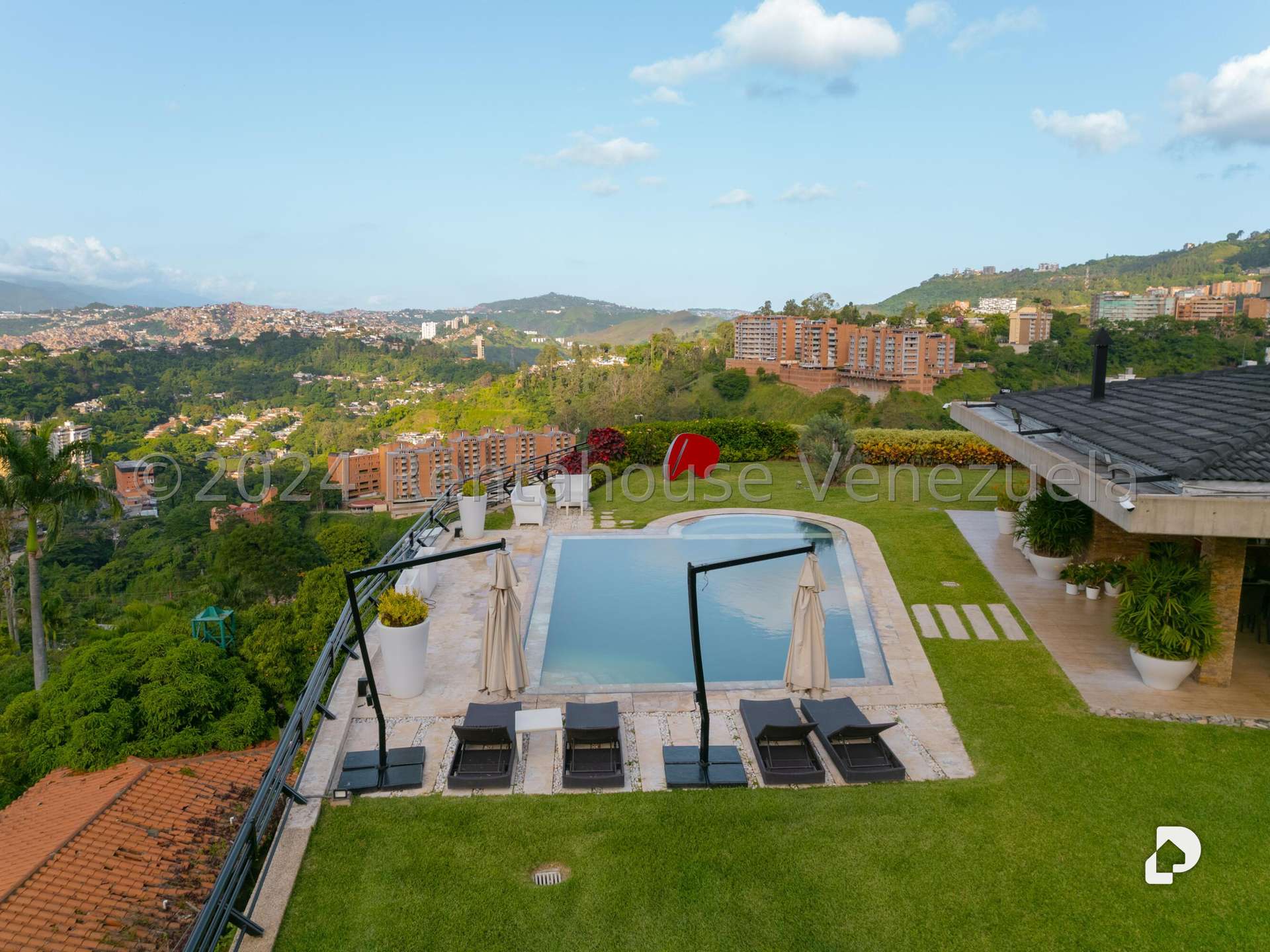Casa en Cerro Verde, Caracas – 9