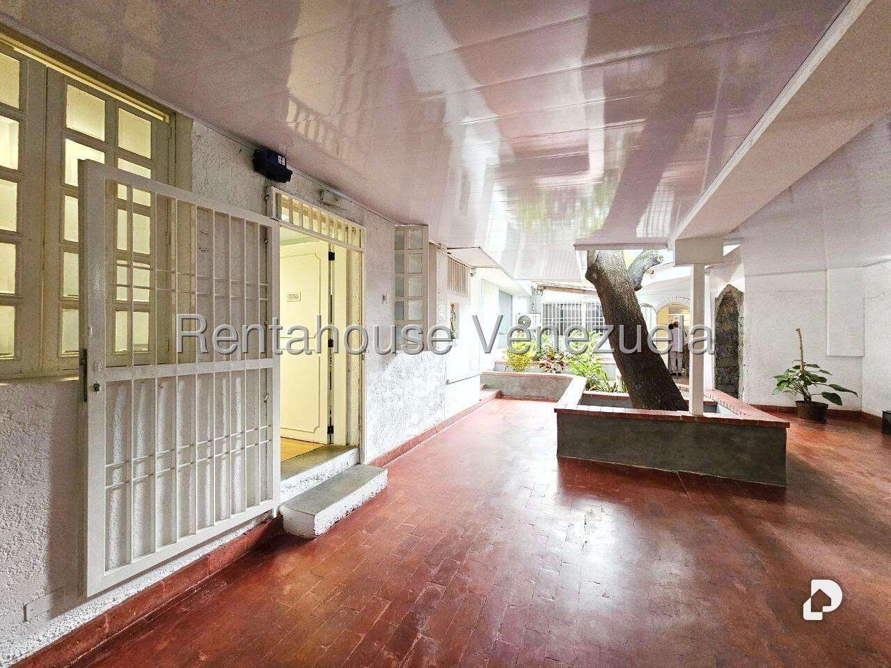 Local comercial en Los Chorros, Caracas – 14
