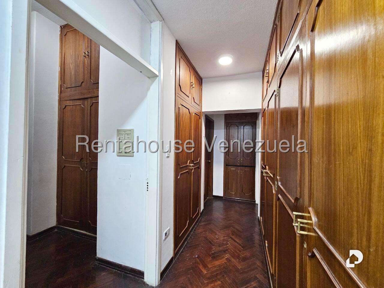 Local comercial en Los Chorros, Caracas – 28