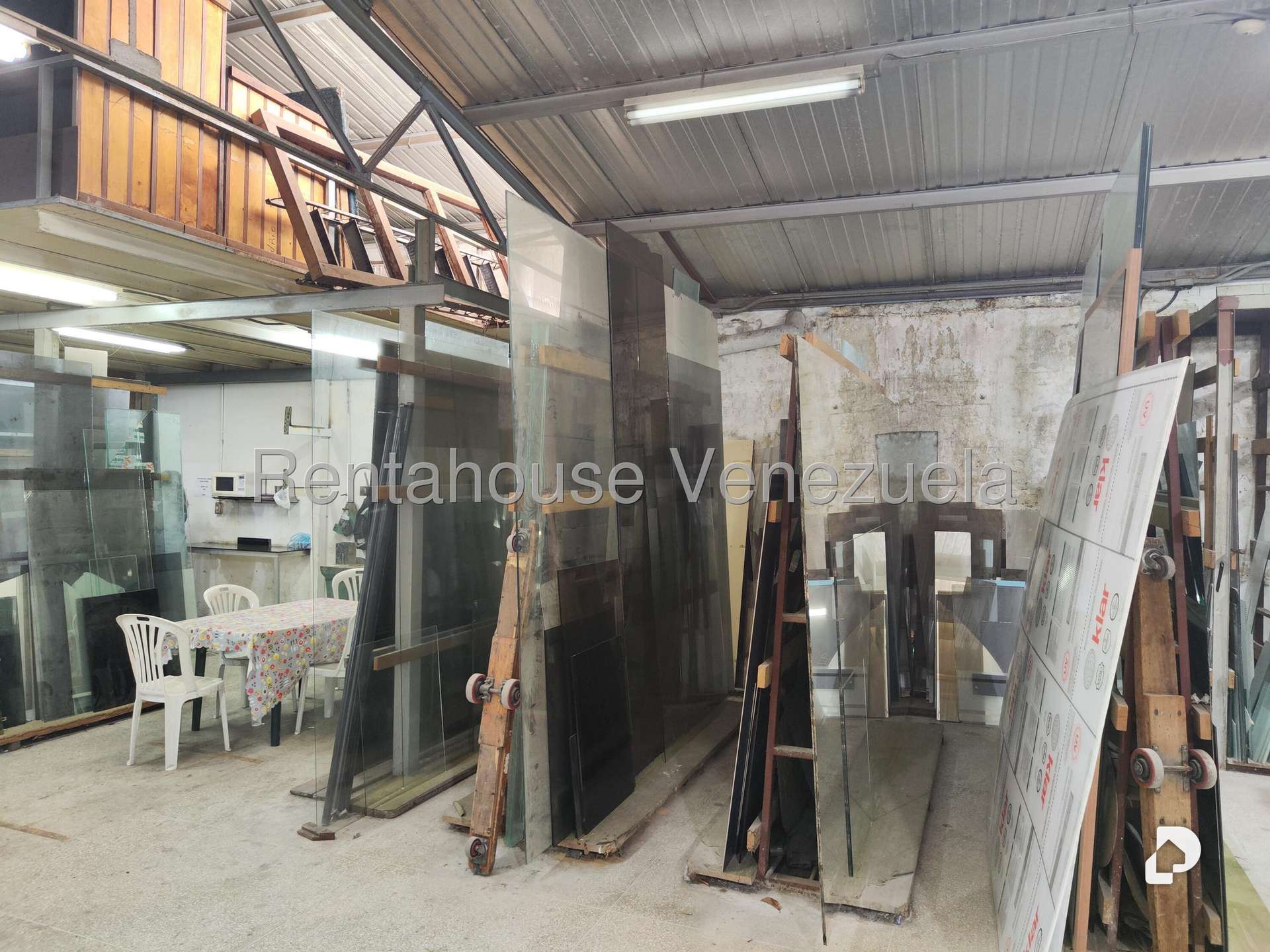 Local comercial en La Florida, Caracas – 16