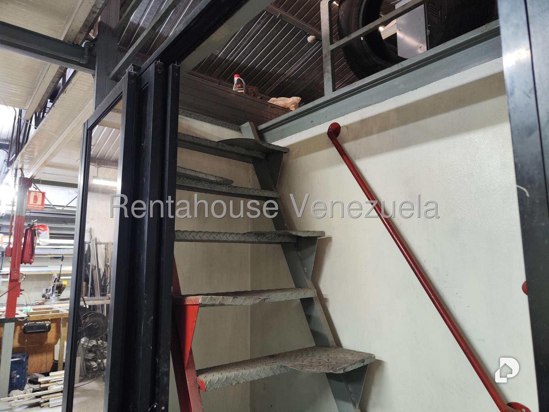Local comercial en La Florida, Caracas – 12