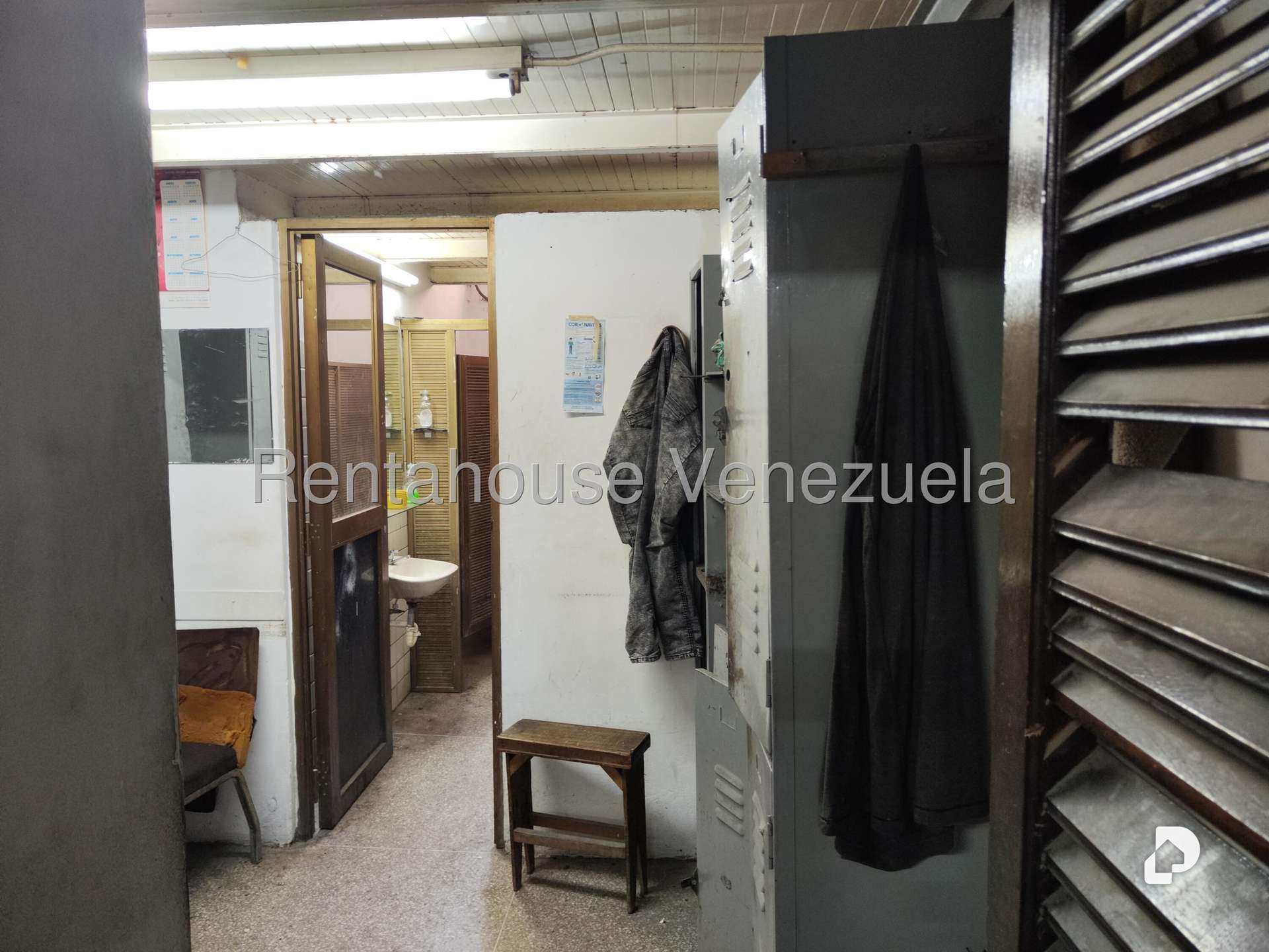 Local comercial en La Florida, Caracas – 13