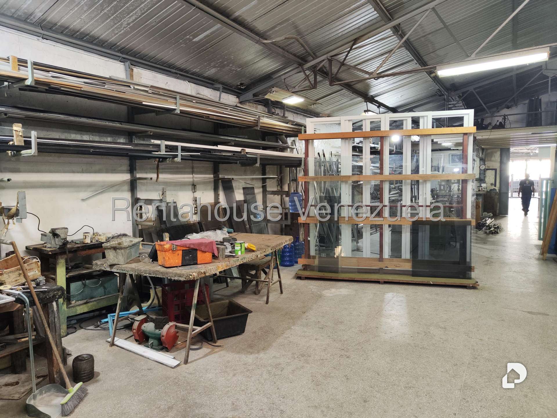 Local comercial en La Florida, Caracas – 17