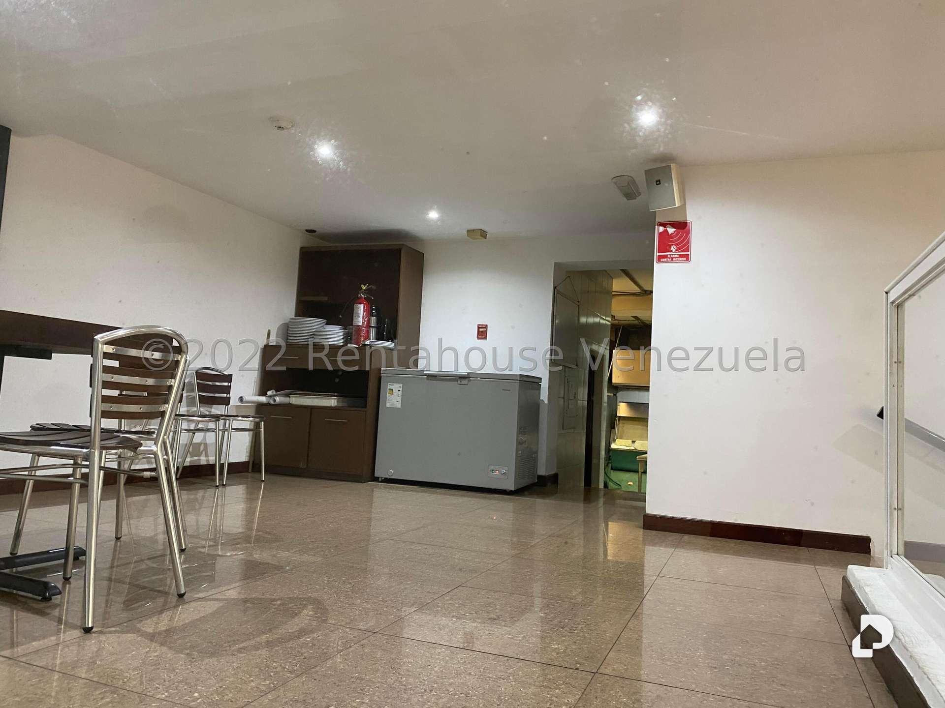 Local comercial en Parroquia La Candelaria, Caracas – 27