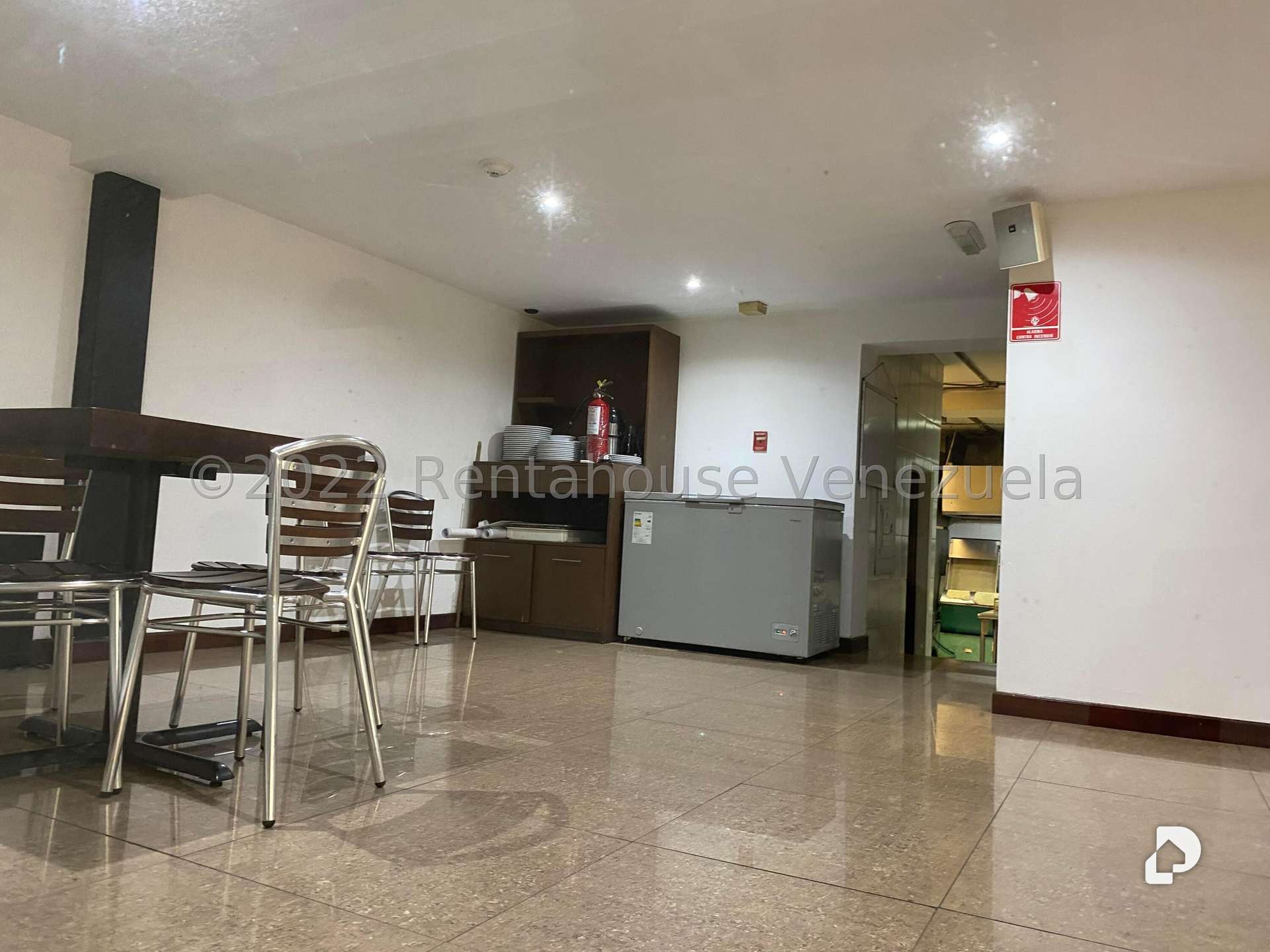 Local comercial en Parroquia La Candelaria, Caracas – 26