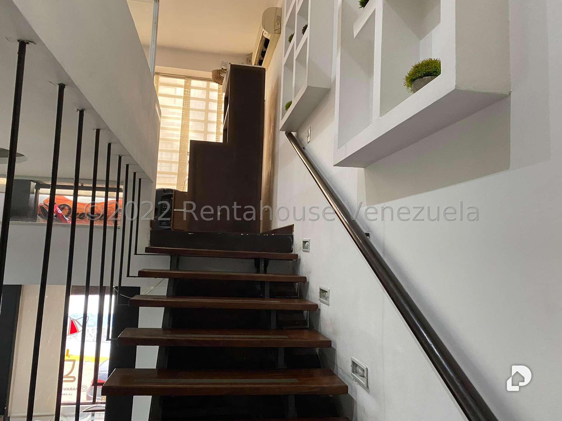 Local comercial en Parroquia La Candelaria, Caracas – 25