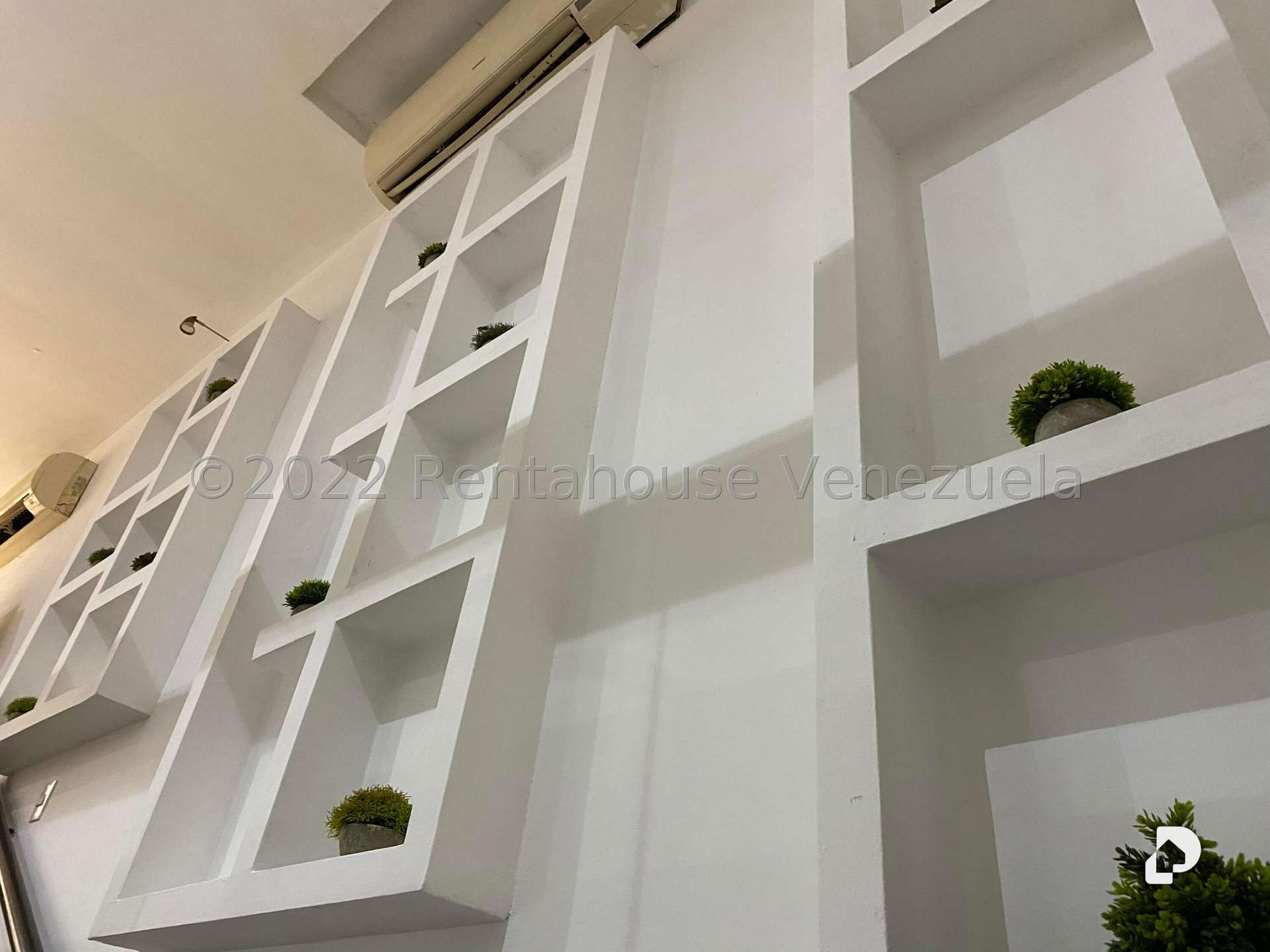 Local comercial en Parroquia La Candelaria, Caracas – 24
