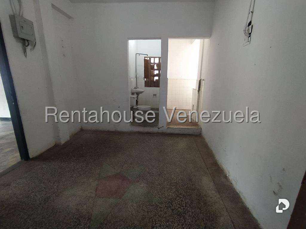 Local comercial en Prado de María, Caracas – 13