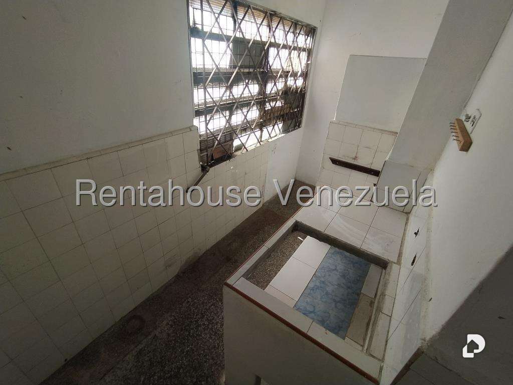 Local comercial en Prado de María, Caracas – 14