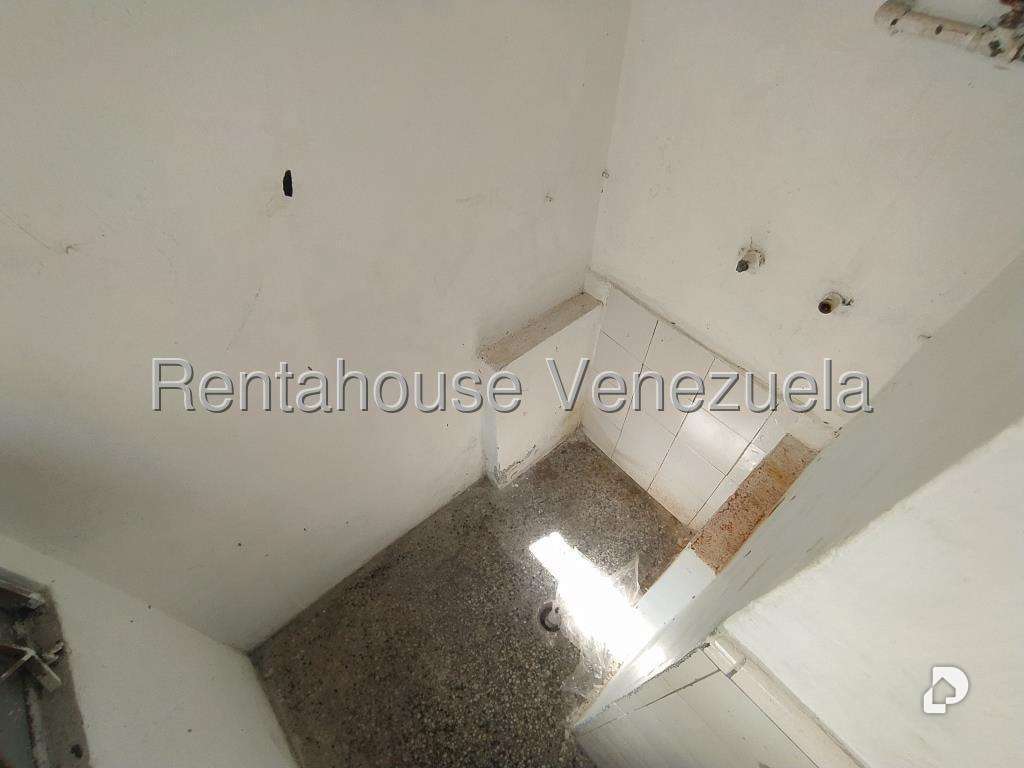 Local comercial en Prado de María, Caracas – 16