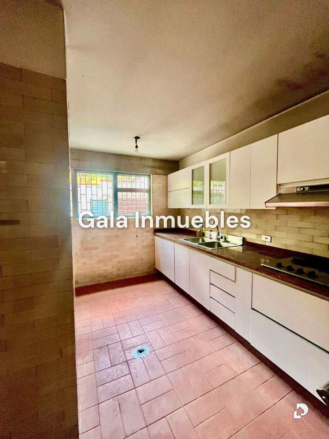 Local comercial en Chuao, Caracas – 9