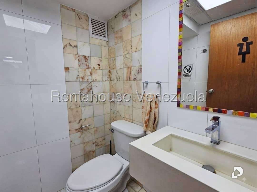 Local comercial en Las Mercedes, Caracas – 30
